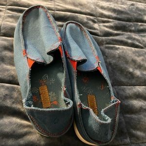 OLUKAI NOHEA CANVAS SHOES WOMENS - Size 7.5. Worn twice. Good condition.